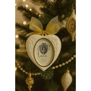 VTG Mud Pie White Ceramic Heart Shaped Picture Frame 2"x3" Ornament '98 Cottage